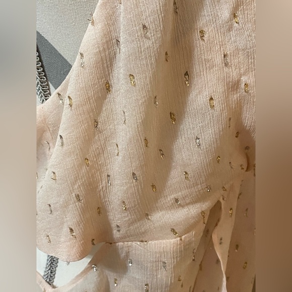 Express Large Cutout Blouse - Picture 6 of 8